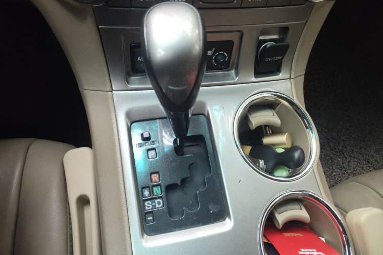 Used Toyota Highlander 2012 2.7L Two-Wheel Drive 7-Seater Luxury Edition
