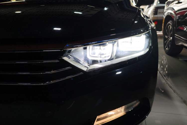 Used Volkswagen Magotan 2019 330TSI DSG Luxury Version China VI Standard Left Front Headlight