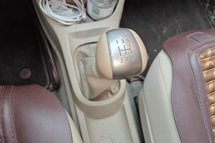 Used Nissan Livina 2010 Jingyue Edition 1.6L Manual All-Around Model
