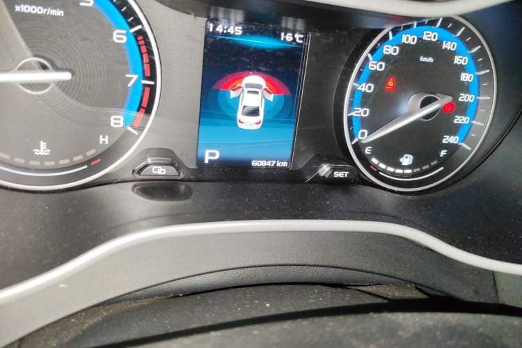 Used Geely Auto Emgrand 2019 Leading Edition 1.5L CVT Luxury Model China VI Standard Odometer Close Up