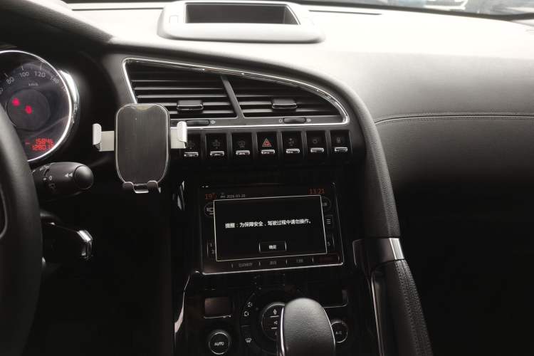 Used Peugeot 3008 2015 1.6THP Automatic Prestige Edition Audio And AC Panel