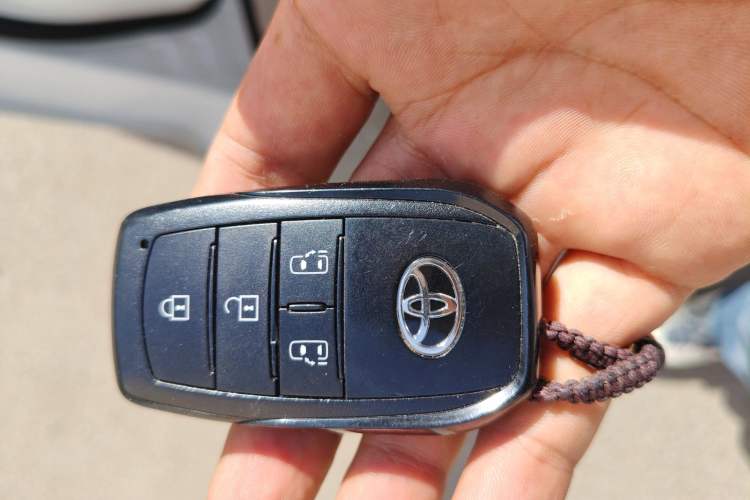 Used Toyota Granvia 2024 2.5L Hybrid Luxury Edition Interior 1