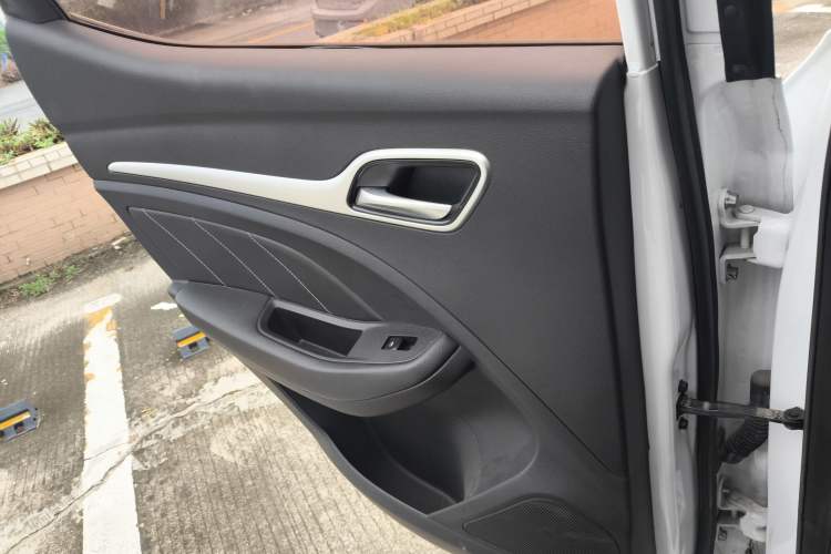 Used MG ZS 2018 1.5L Automatic Luxury Edition China V Standard Interior 5