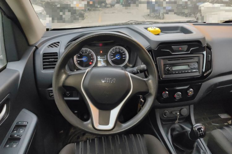 Used Isuzu JLM 2018 2.0T Two-Wheel-Drive Gasoline Luxury Version with Extended Cargo Bed 4K21D4T Steering Wheel