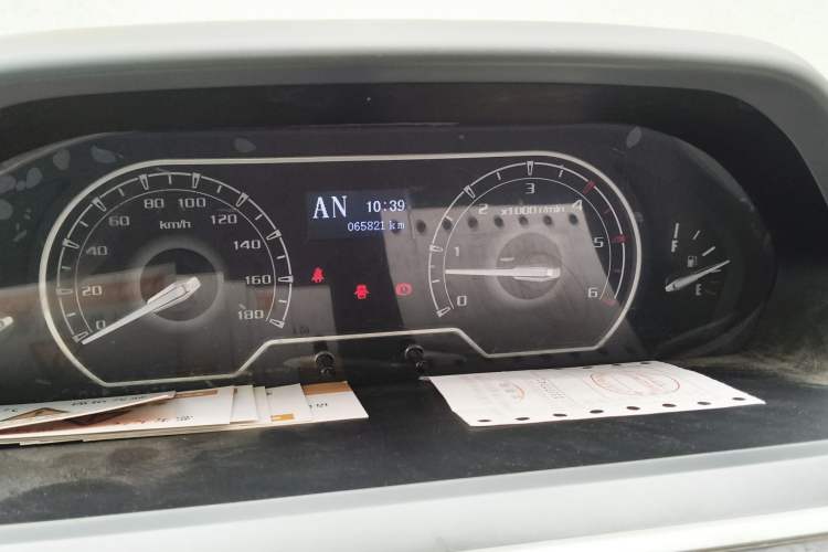 Used SAIC MAXUS Xintu V80 2023 2.0T AMT Classic City Distribution King Short Wheelbase Mid-Roof 3-Seater