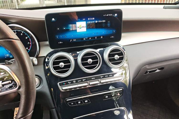 Used Mercedes-Benz GLC 2022 Facelifted GLC 260 L 4MATIC Dynamic Edition Audio And AC Panel