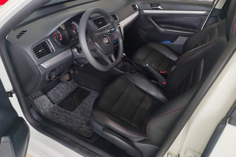 Used Volkswagen Gran Lavida 2015 1.6L Automatic Fashion Edition Left Front Seat