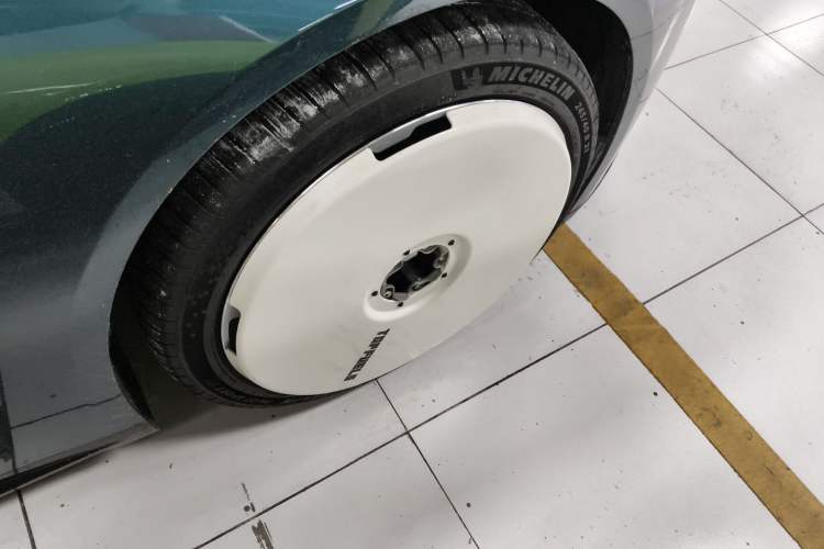 Used XPeng P7 2025 Model—750 All-Wheel-Drive High-Performance Ultra