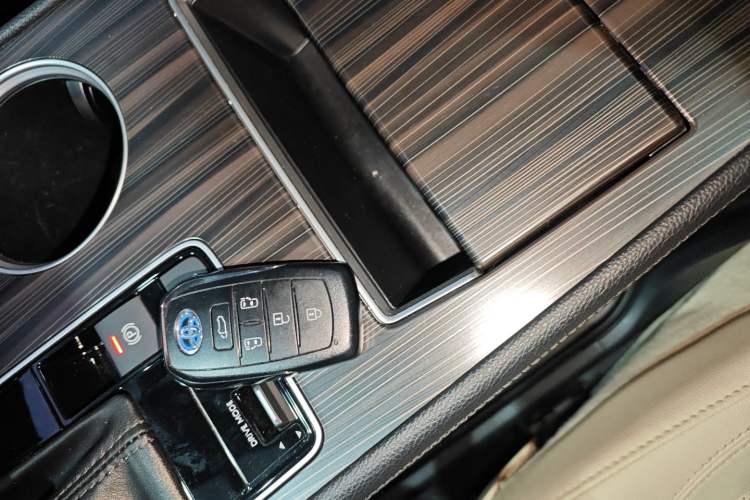 Used Toyota Granvia 2023 2.5L Hybrid Prestige VIP Edition Vehicle Key