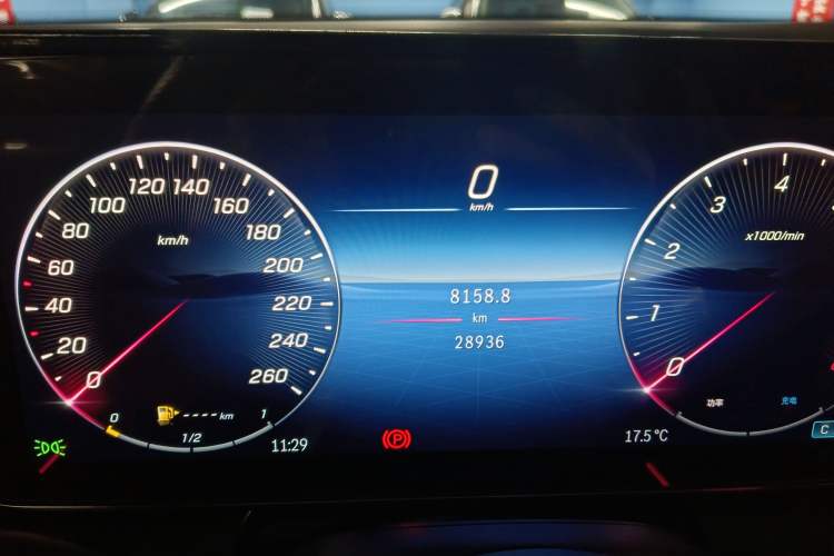 Used Mercedes-Benz GLC 2023 GLC 260 L 4MATIC Luxury Model 5 Seats
