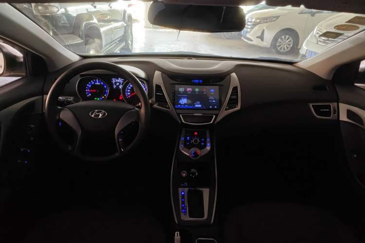 Used Hyundai Elantra (5th Generation / Langdong) 2016 1.6L Automatic Smart Version