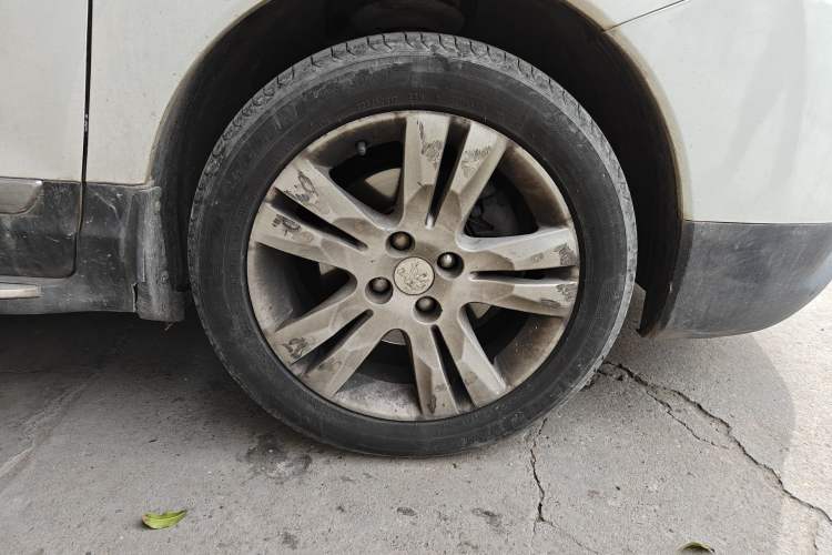 Used Peugeot 3008 2013 1.6THP Automatic Prestige Edition Right Front Wheel Hub