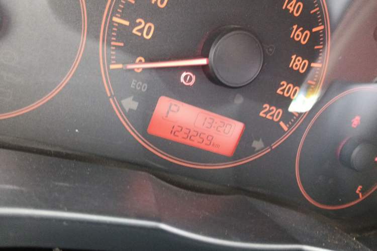 Used Honda Greiz 2016 1.5L CVT Classic Edition Odometer Close Up