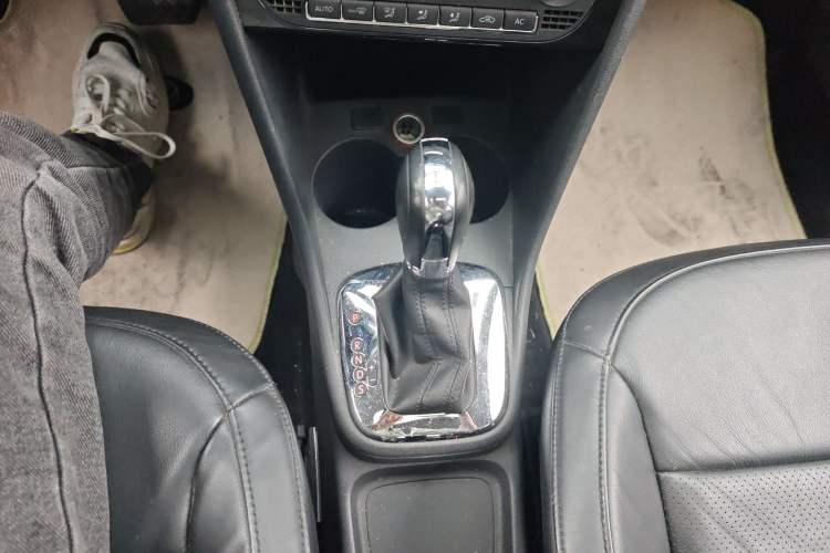 Used Volkswagen Polo 2011 1.4L Automatic ZhiCool Edition Gear Lever