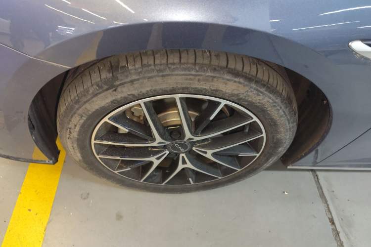 Used BYD Seal 2023 DM-i 1.5T 121km Flagship Model Left Front Wheel Hub