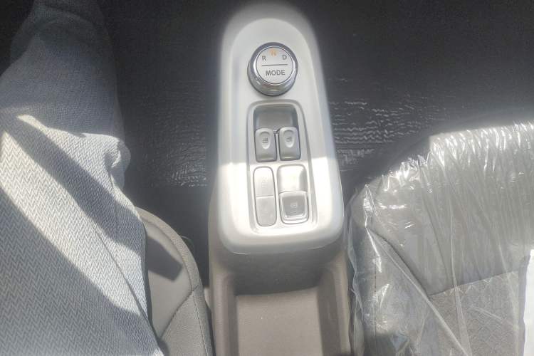 Used CHANGAN NEVO Lumin 2025 301km Honey Dew Edition Gear Lever
