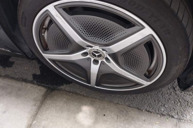 Used Mercedes-Benz EQE 2022 350 First Edition Special Version Right Front Wheel Hub