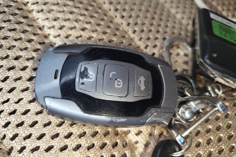 Used BYD G6 2013 1.5TID Automatic Luxury Model
