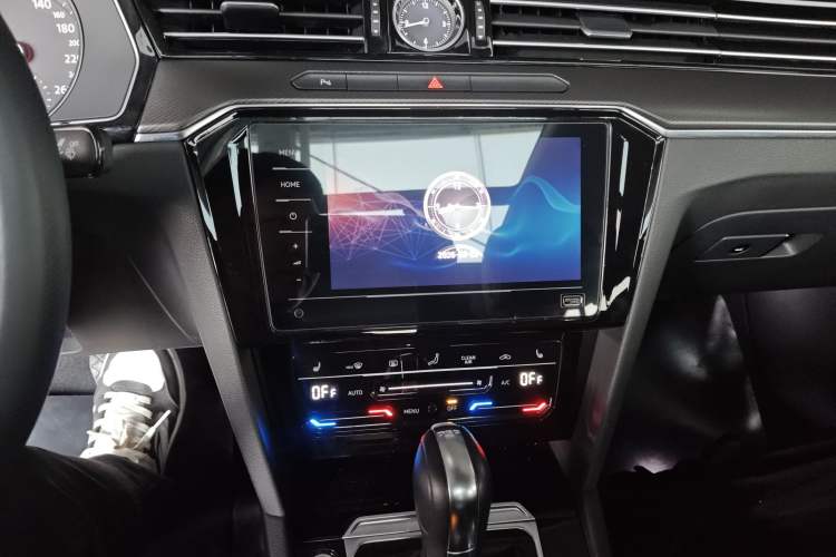 Used Volkswagen Magotan 2020 330TSI DSG Leading Model Audio And AC Panel