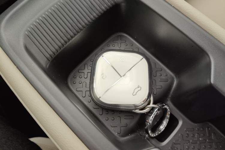 Used Wuling Bingo PLUS 2024 330 km Range Five-Seater Version