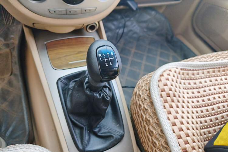 Used Buick Excelle 2013 1.5L Manual Classic Model Gear Lever