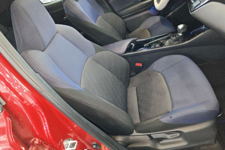 Used Toyota C-HR 2018 2.0L Leading with Sunroof China VI Standard
