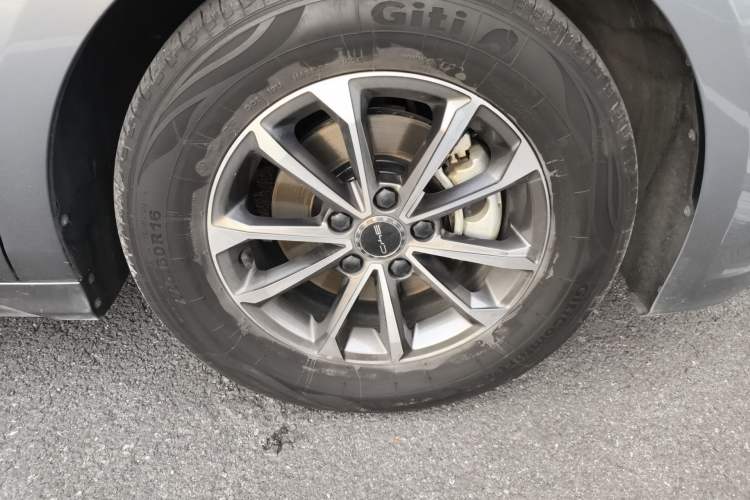 Used BYD Destroyer 05 2024 HONOR Edition DM-i 55KM Luxury Model Right Front Wheel Hub