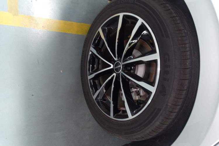 Used Roewe D7 2025 DMH 125km World Champion Edition Right Rear Wheel Hub