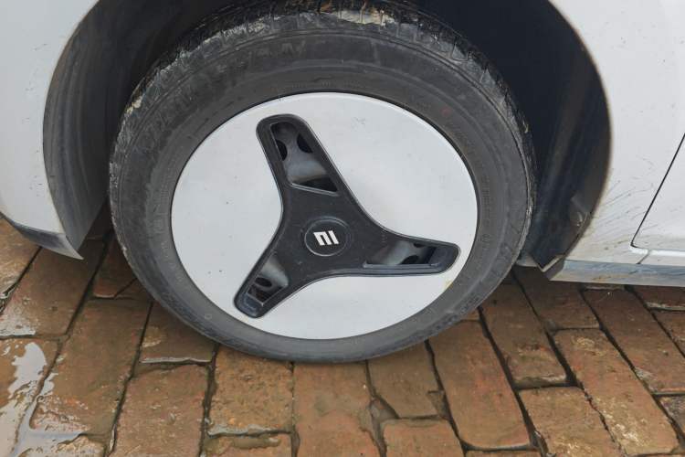 Used JMEV Xiao Qilin 2023 Joyful Edition 201km Luxury Model Left Front Wheel Hub