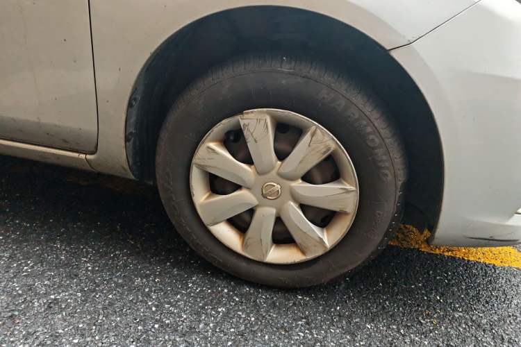 Used Nissan Sunny 2015 1.5XE Manual Comfort Edition Right Front Wheel Hub