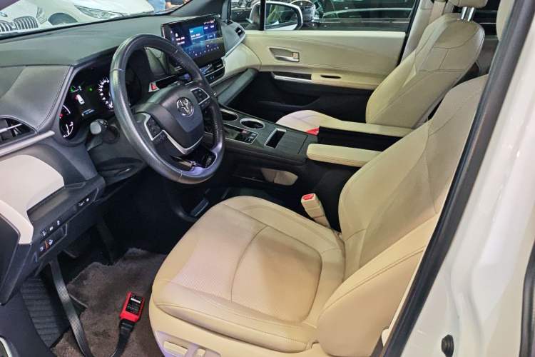 Used Toyota SIENNA 2021 2.5L Hybrid Premium Edition