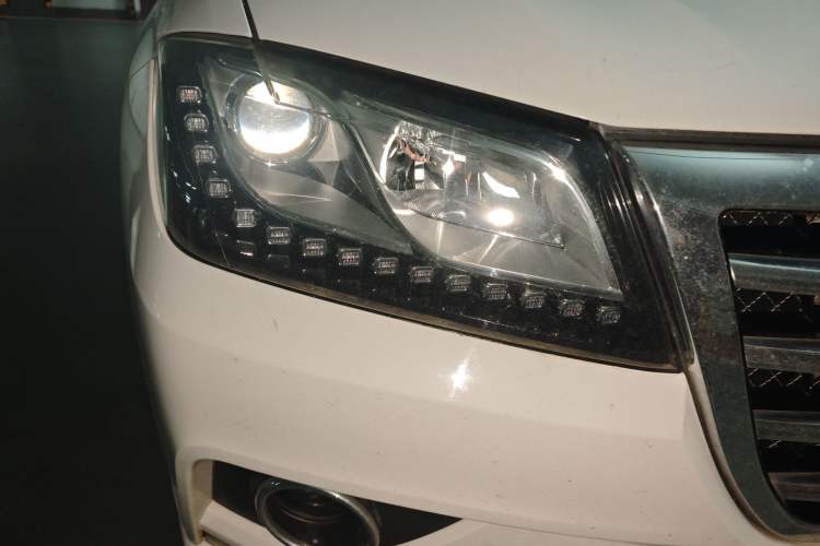 Used Haval H2 2014 1.5T Manual Two-Wheel Drive Elite Edition Right Front Headlight