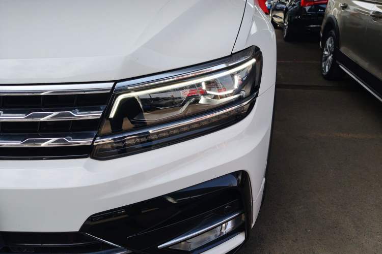 Used Volkswagen Tiguan L 2021 380TSI Automatic All-Wheel Drive R-Line Comfort Plus 7-Seater Left Front Headlight