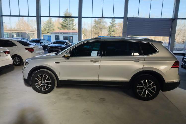 Used Volkswagen Tiguan L 2018 330TSI Automatic Two-Wheel Drive Luxury Edition
