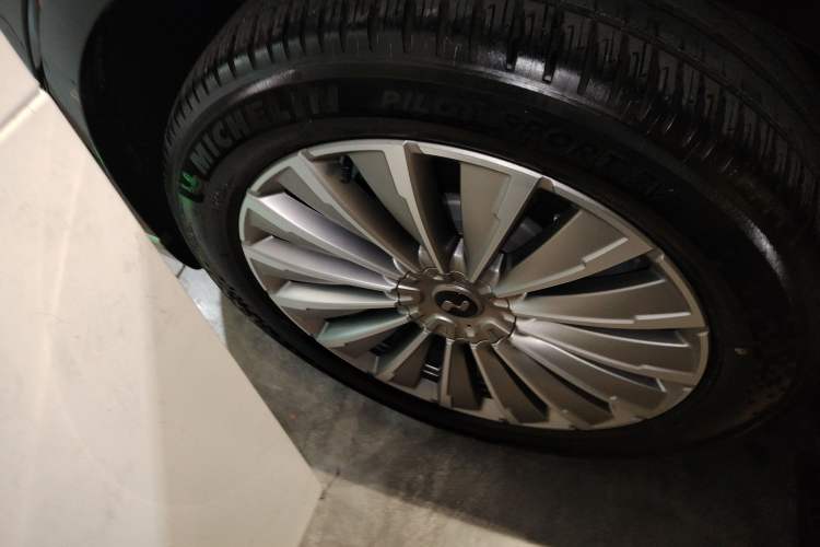 Used ONVO Luxeed L90 2025 Model—Max Six-Seater Version
