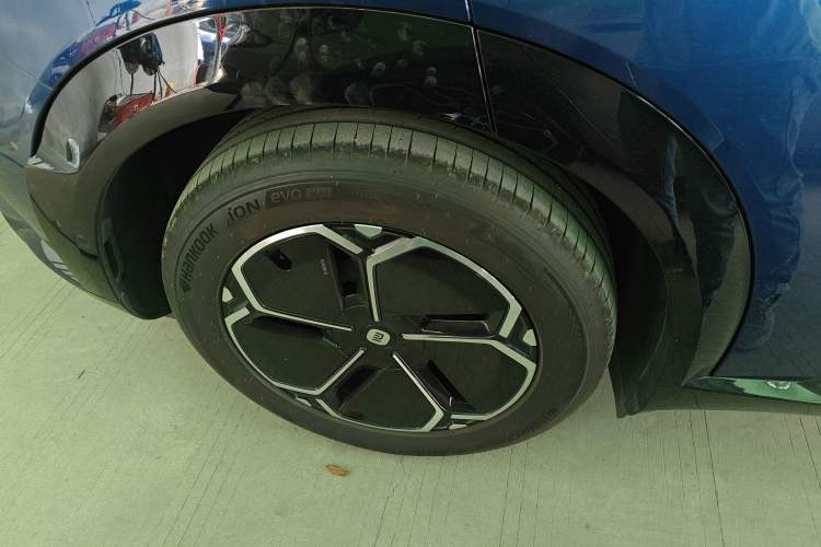 Used Xiaomi Auto YU7 2025 Ultra-Long Range Rear-Wheel Drive Version Right Rear Wheel Hub