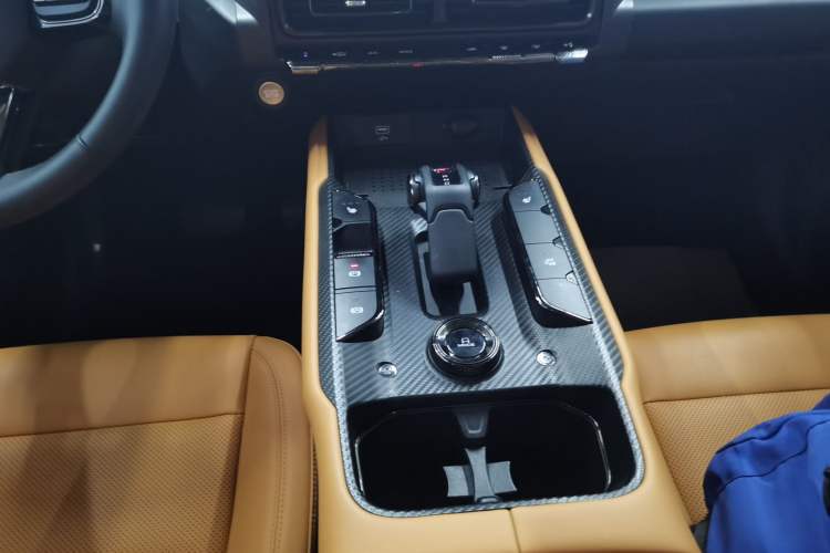 Used Haval Raptor New Energy 2024 Hi4 102 Pro Gear Lever