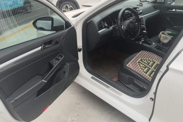 Used Volkswagen Lamando 2015 280TSI DSG Comfort Edition Driver Seat