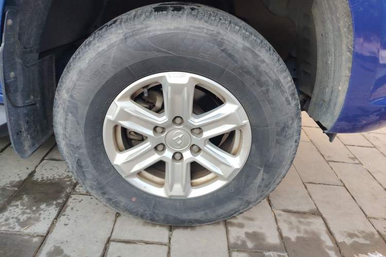 Used SAIC MAXUS T60 2017 2.0T Gasoline Automatic Two-Wheel Drive High-Ride Comfort-Grade Standard Cabin
