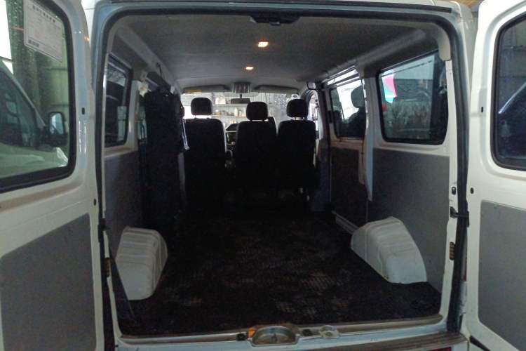 Used SAIC MAXUS Xintu V80 2023 2.0T Manual Classic Aoyuntong Short Wheelbase Ultra-Low Roof 5/6-Seater
