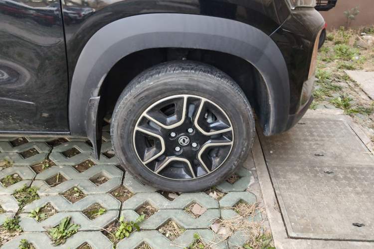 Used Dongfeng NAMMI BOX 2022 Revised Light Wind Edition 201 km Standard Version
