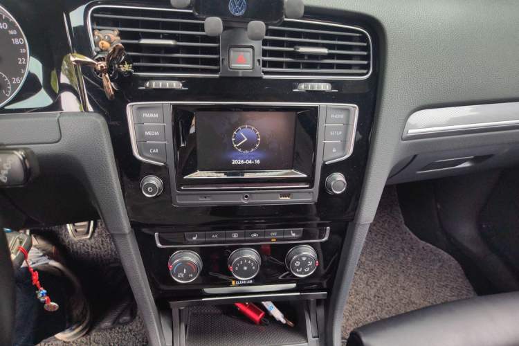 Used Volkswagen Golf 2016 1.4TSI Manual R-Line Audio And AC Panel