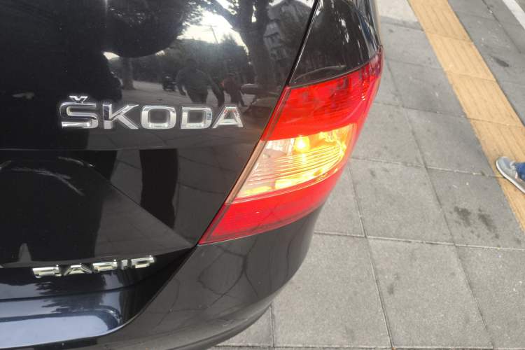 Used Skoda Rapid 2013 1.6L Automatic Smart Selection Model