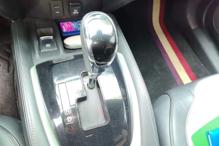 Used Nissan X-Trail 2019 2.0L CVT Smart Connect Comfort Edition 2WD Gear Lever