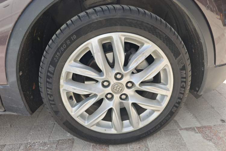 Used Buick Envision 2018 28T Four-Wheel Drive Luxury Model Right Front Wheel Hub