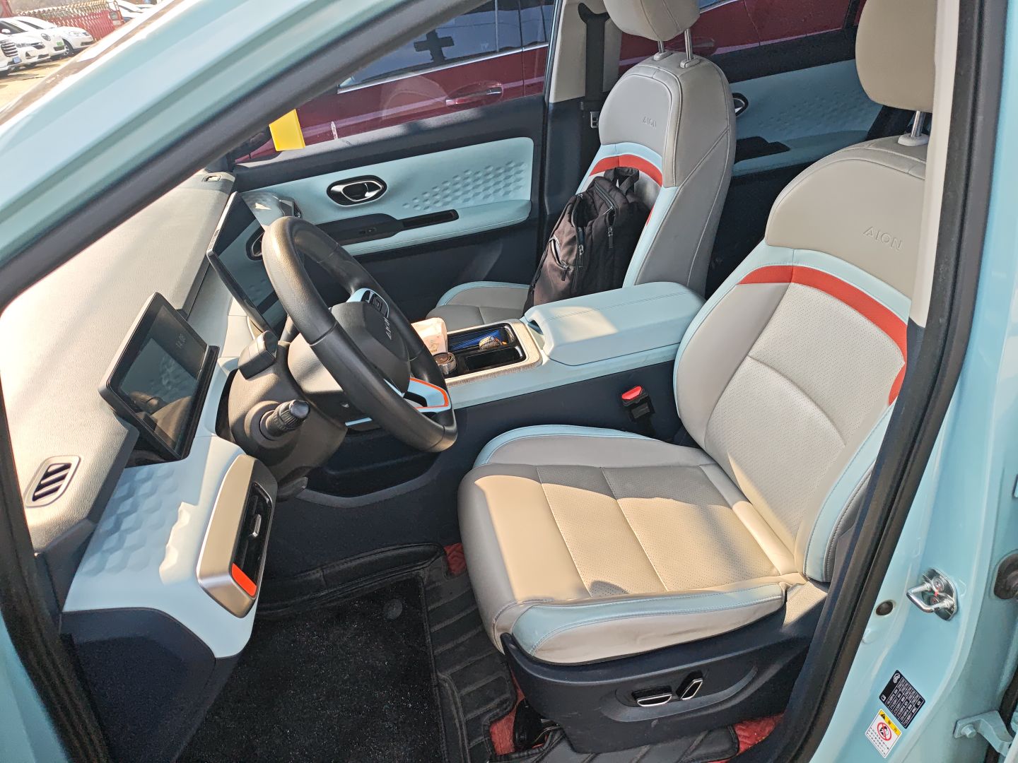 Переднее сиденье в автомобиле