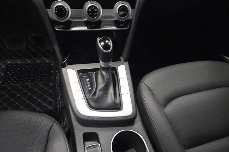 Used Hyundai Elantra (6th Generation / Lingdong) 2020 1.5L CVT Smart & Stylish – Elite Version Gear Lever