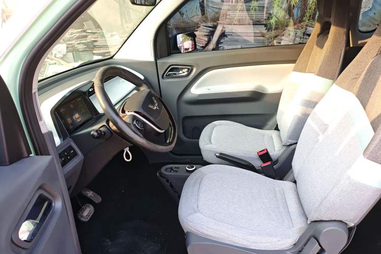 Used Wuling Hongguang MINIEV 2021 Macaron Premium Model – Lithium Iron Phosphate Left Front Seat