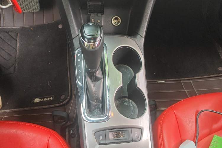 Used Chevrolet Cruze 2017 1.5L Automatic Pioneer Sunroof Edition Gear Lever