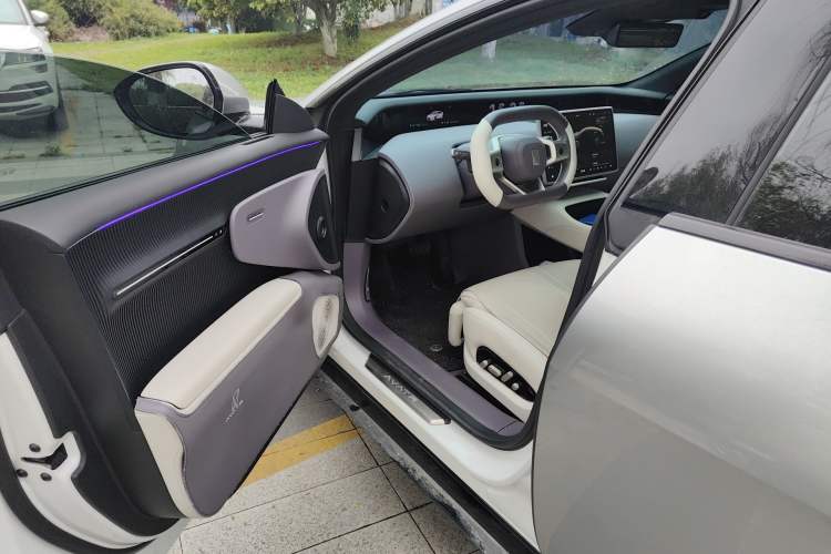 Used Avatr 12 2025 Ultra Extended-Range Edition Driver Seat